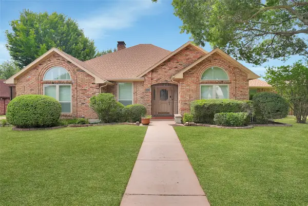1304 Carriage Creek Drive, DeSoto, TX 75115
