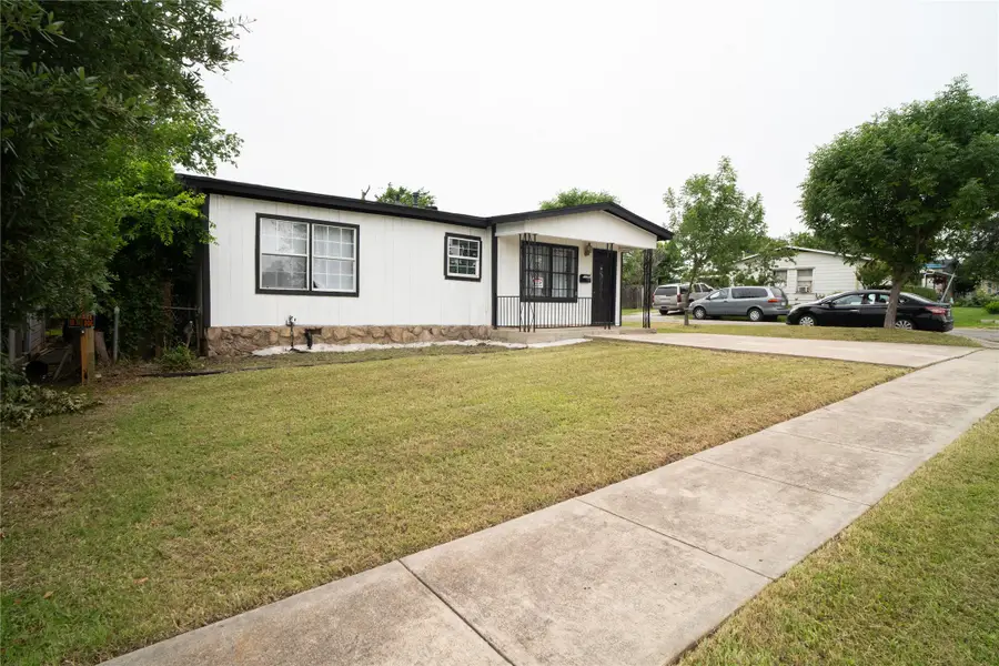 917 W Felix Street, Fort Worth, TX 76115 - #2