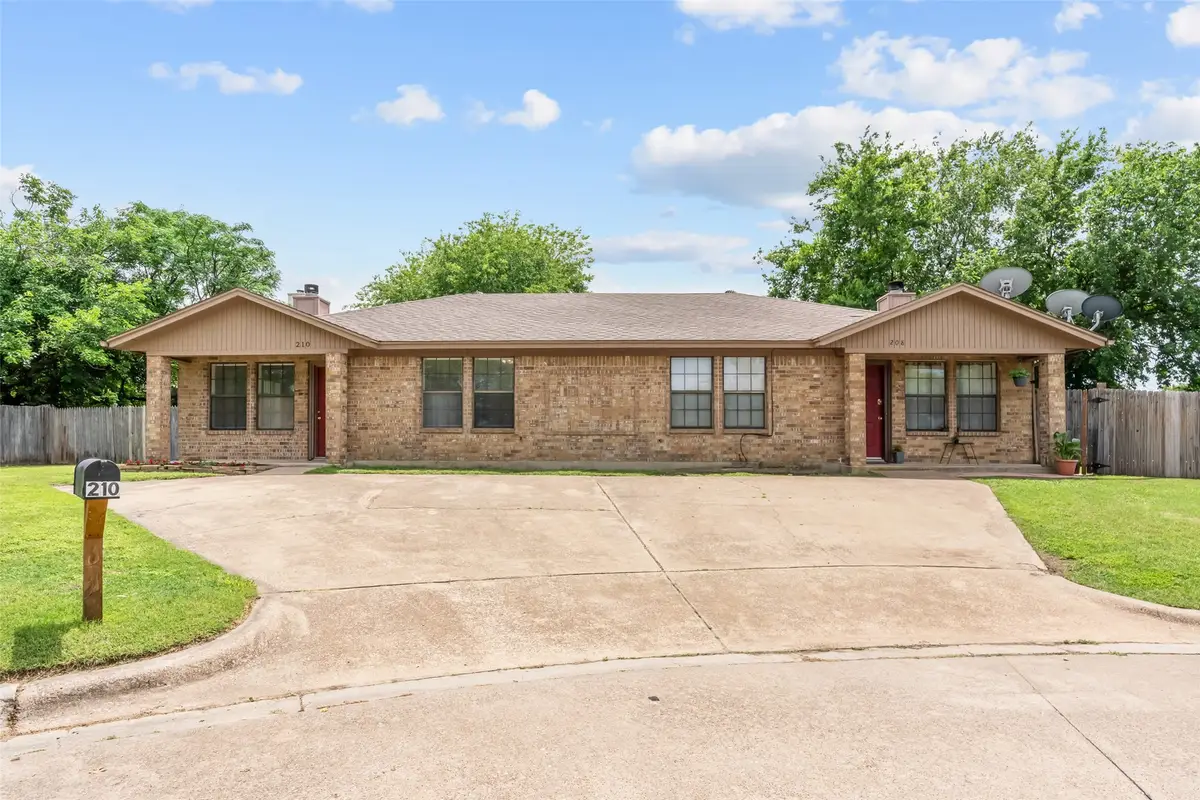 208 Lanham Court, White Settlement, TX 76108 - #1