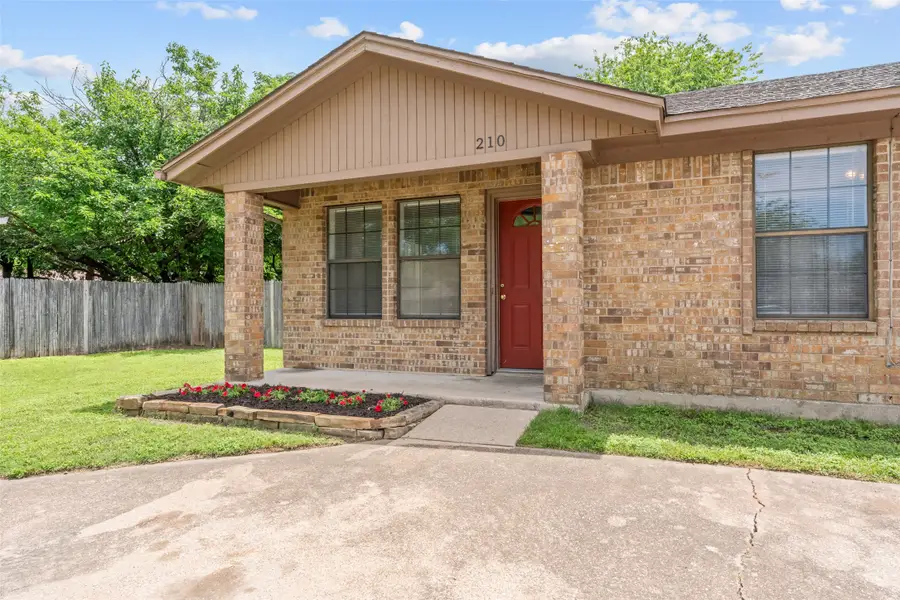 208 Lanham Court, White Settlement, TX 76108 - #3