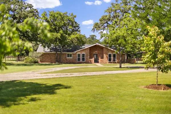 7808 Ileson Road, Aubrey, TX 76227