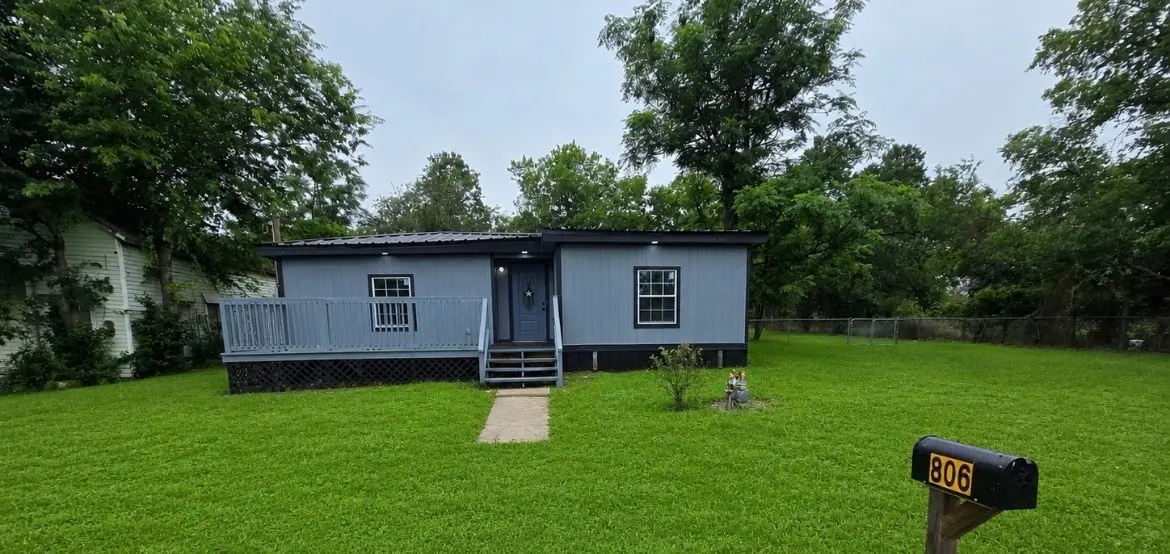 806 S Rusk Avenue, Cameron, TX 76520 - #1
