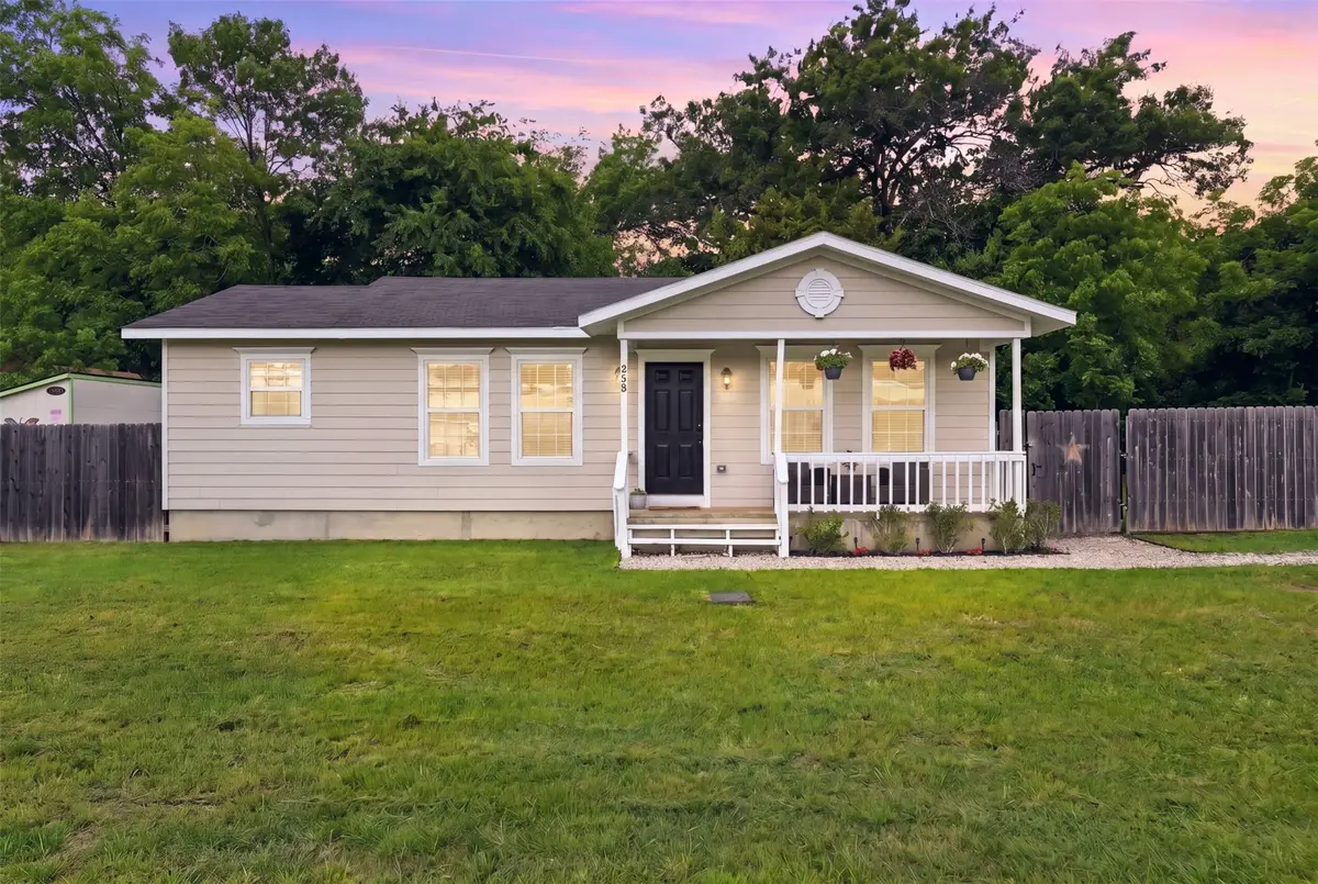 258 Spring Valley Circle, Azle, TX 76020 - #1