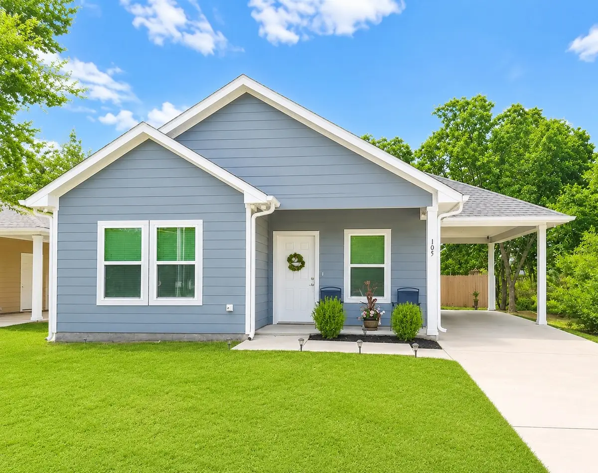 105 E 17th Avenue, Corsicana, TX 75110 - #1