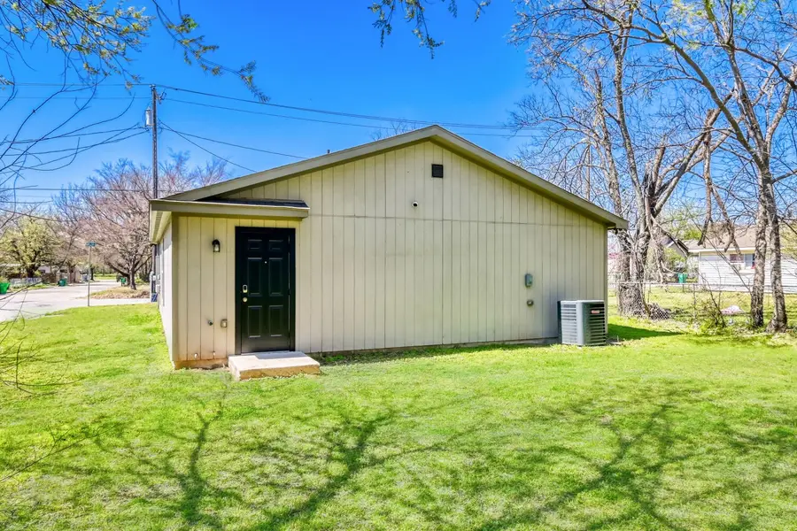 602 N Taylor Street, Gainesville, TX 76240 - #2