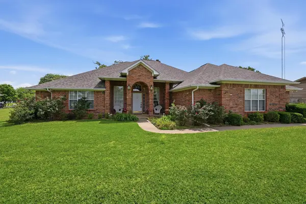 730 Kiowa Drive W, Lake Kiowa, TX 76240