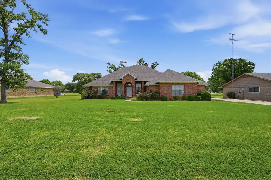 730 Kiowa Drive W, Lake Kiowa, TX 76240 - #2