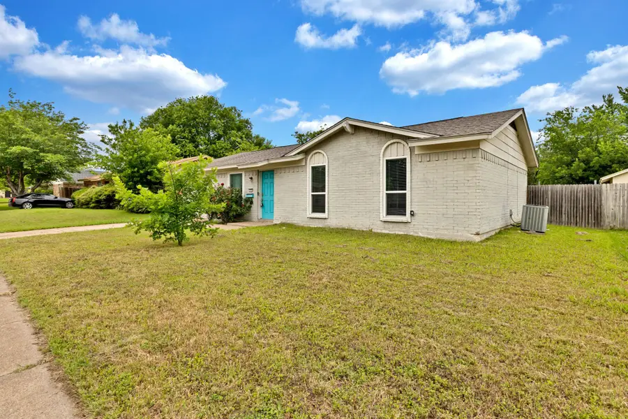 732 Hillside Drive, Burleson, TX 76028 - #3