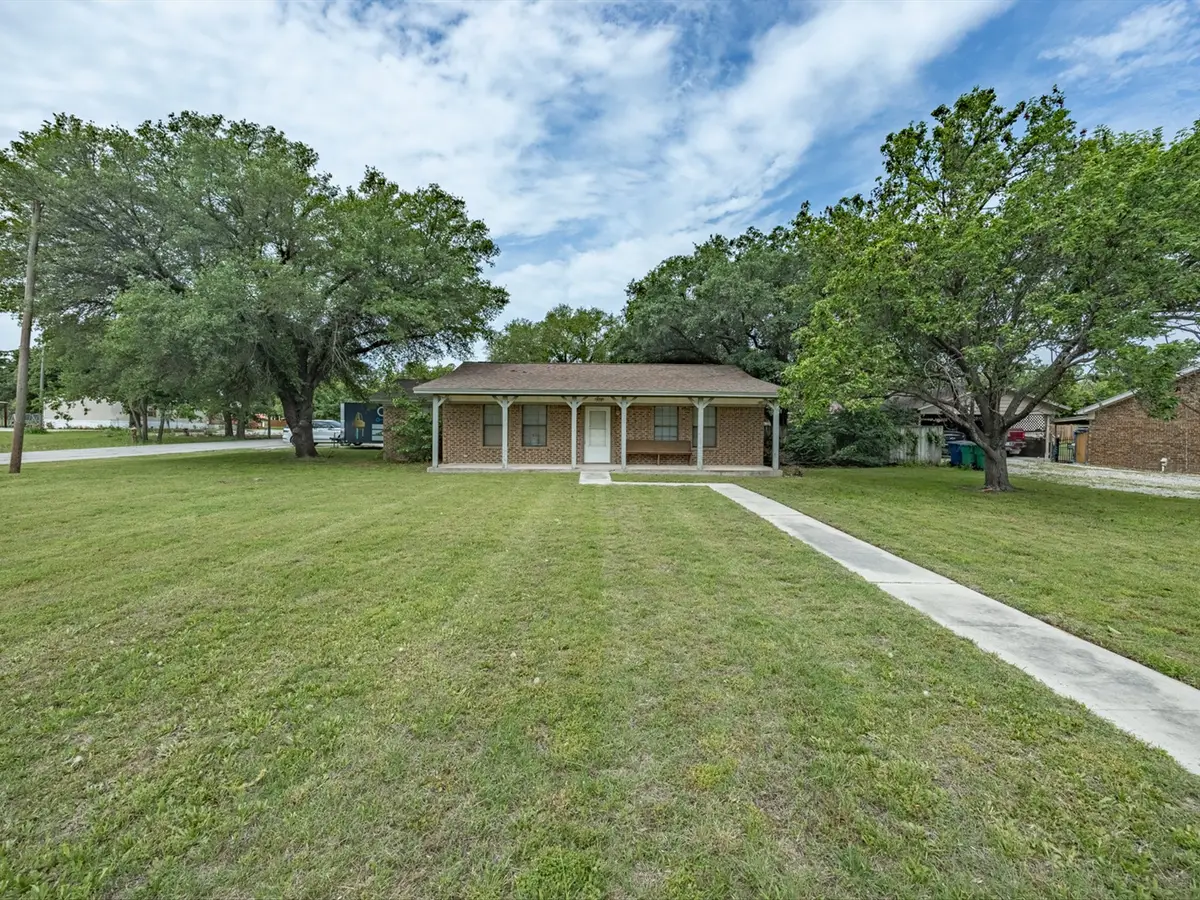 308 Oakwood Street, Chico, TX 76431 - #1