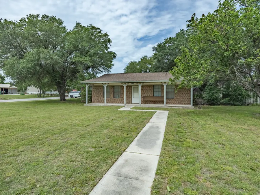 308 Oakwood Street, Chico, TX 76431 - #2