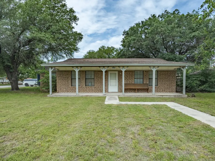 308 Oakwood Street, Chico, TX 76431 - #3