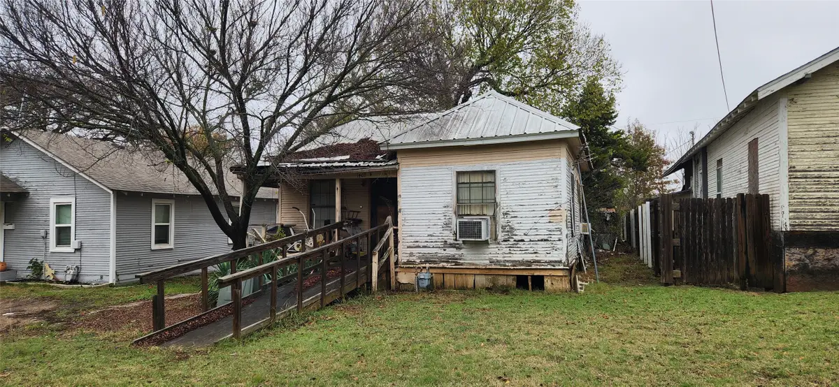 1407 E Wells Avenue, Sherman, TX 75090 - #1