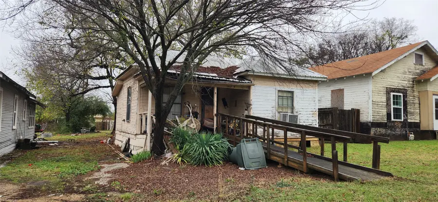 1407 E Wells Avenue, Sherman, TX 75090 - #2