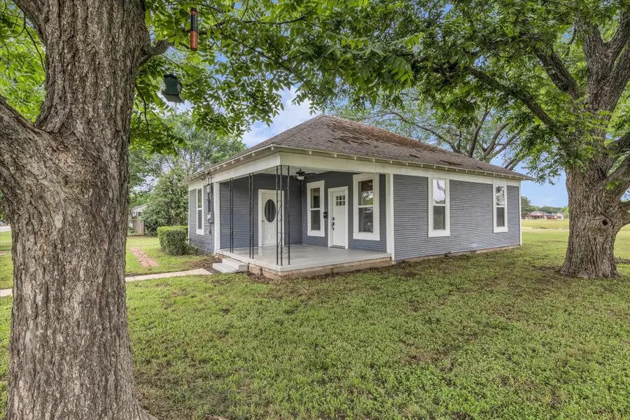 620 Washington Street, McGregor, TX 76657 - #3