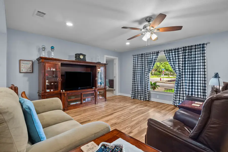 119 W Akard Street, Weatherford, TX 76086 - #3