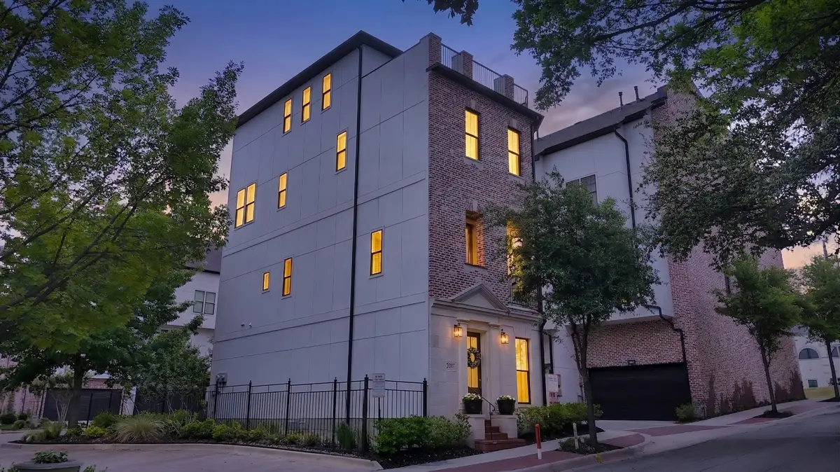 406 Mills Street, Fort Worth, TX 76102 - #1