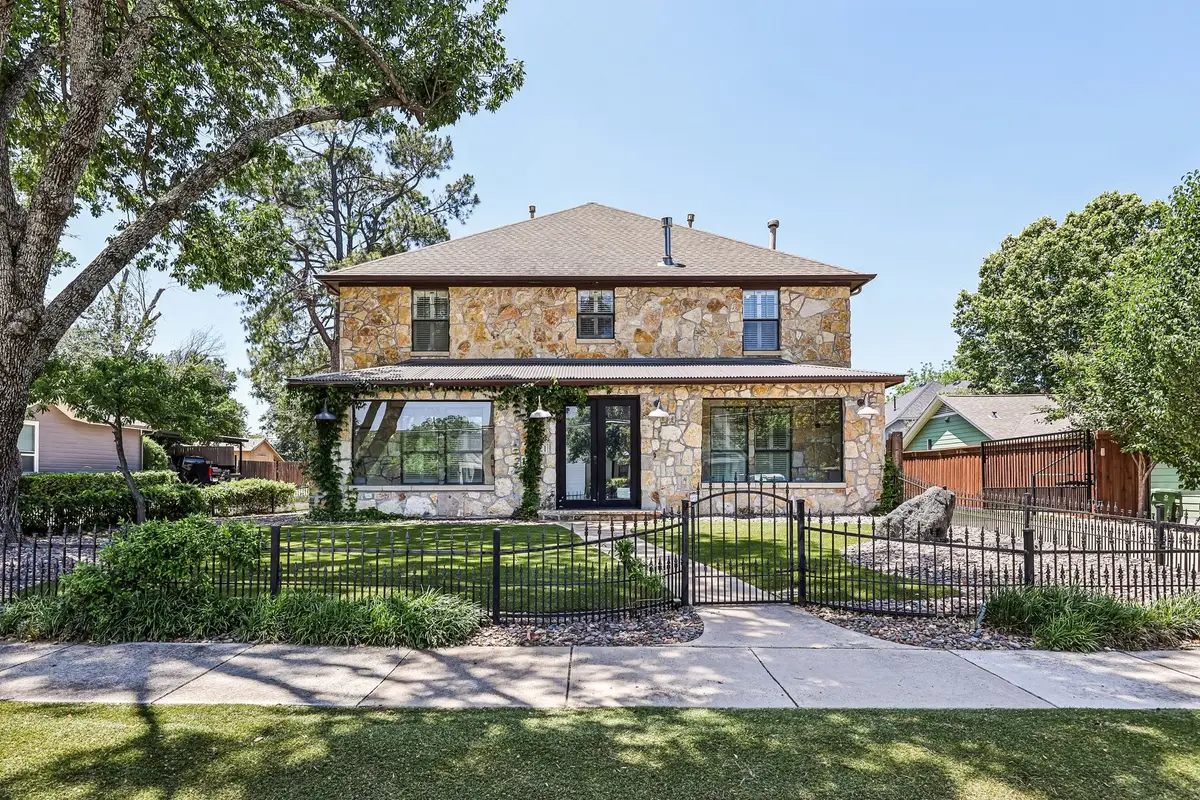 221 N Lucas Drive, Grapevine, TX 76051 - #1