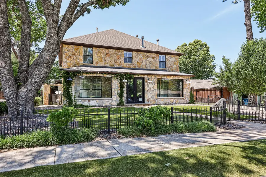 221 N Lucas Drive, Grapevine, TX 76051 - #3