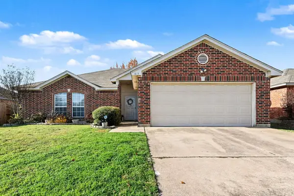 813 Wrentham Drive, Saginaw, TX 76179