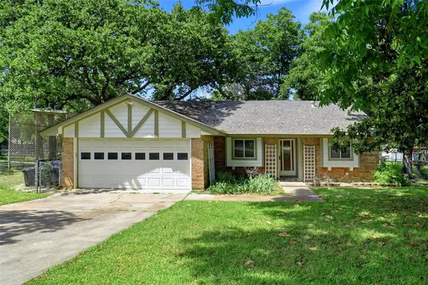 1017 Jarvis Lane, Azle, TX 76020