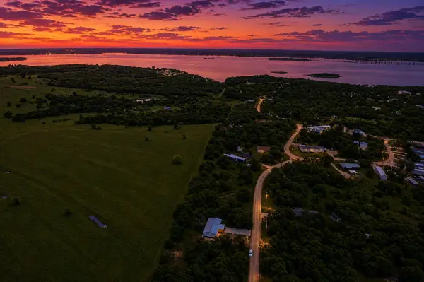 147 Lark Meadow Drive, Runaway Bay, TX 76426