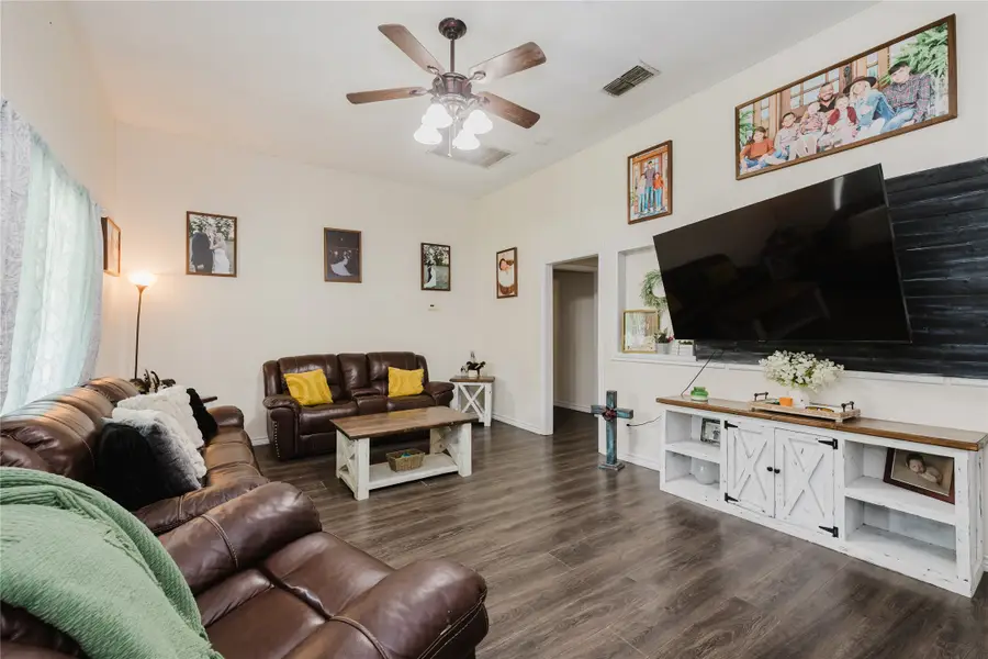 201 E Plummer Street, Eastland, TX 76448 - #3