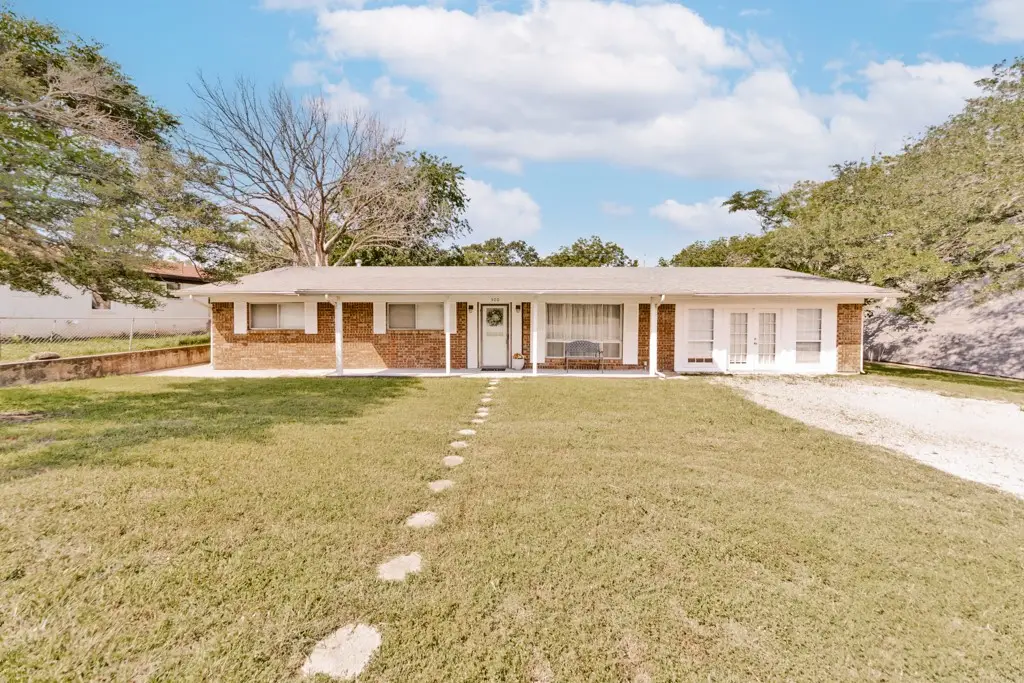 500 W London Street, Bowie, TX 76230 - #1