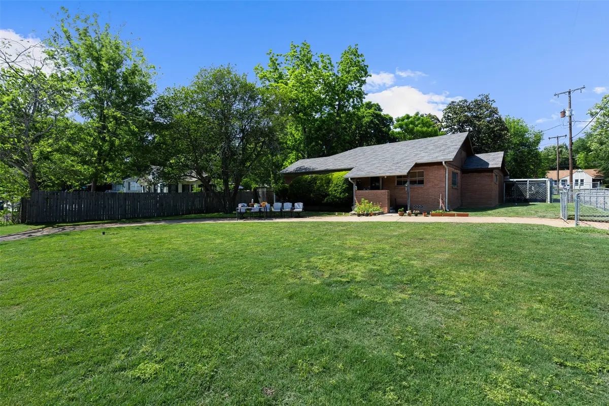 500 W Marshall Avenue, Gladewater, TX 75647 - #1