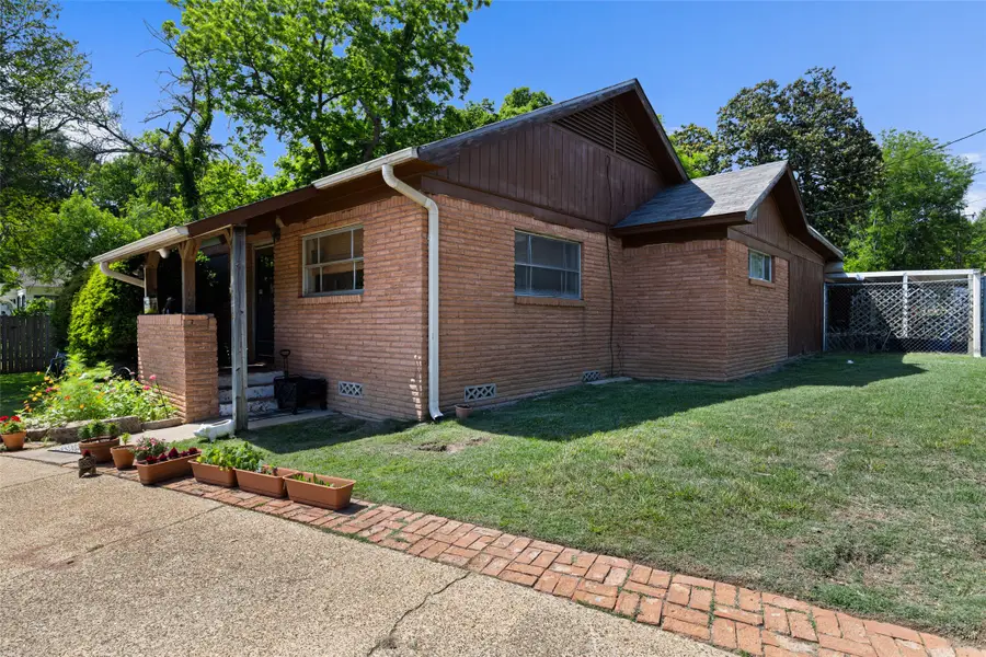 500 W Marshall Avenue, Gladewater, TX 75647 - #3