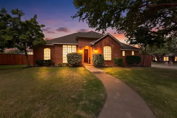 8406 Lexington Court, Rowlett, TX 75089