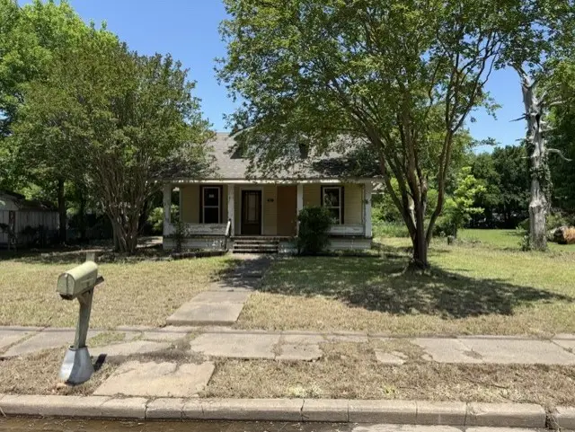 812 W 10th Street, Bonham, TX 75418 - #1