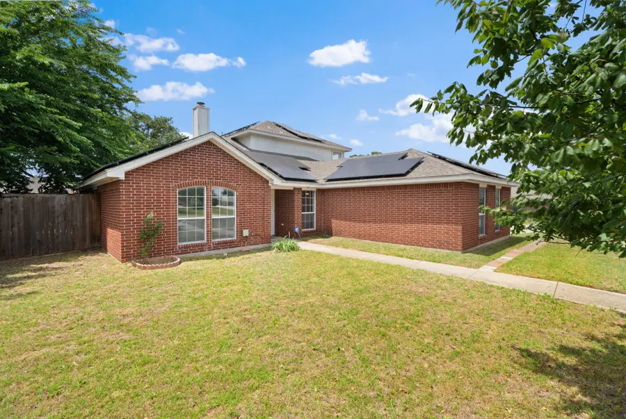 633 Madeline Court, Azle, TX 76020 - #2