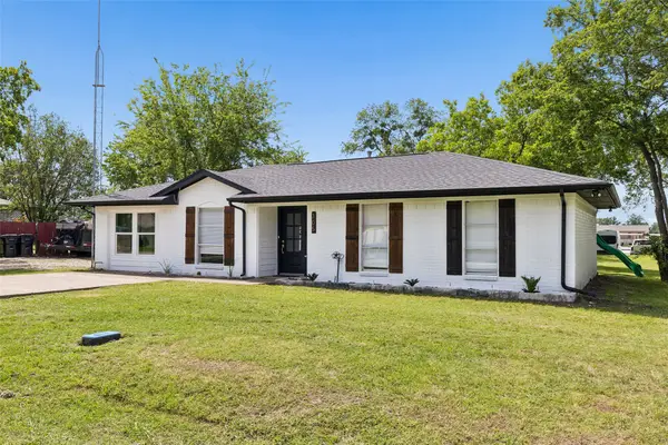305 E Laura Avenue, Quinlan, TX 75474