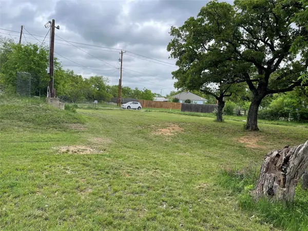 916 W Moss Street, Eastland, TX 76448
