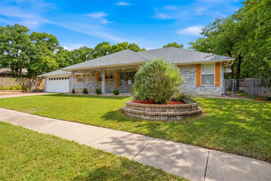217 Spruce Circle, Azle, TX 76020 - #3