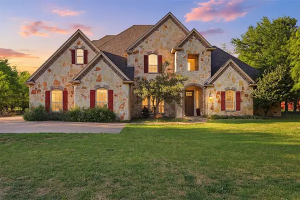 3900 Estancia Way, Fort Worth, TX 76108