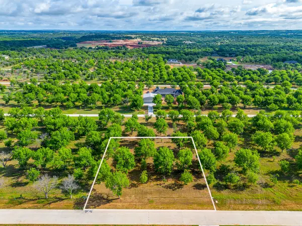 1624 Earhart Drive, Granbury, TX 76049