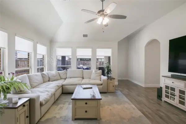 1316 Stoneleigh Place, Aubrey, TX 76227