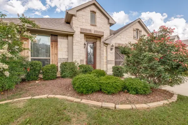 734 Larkspur Lane, Midlothian, TX 76065