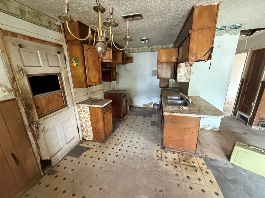 4841 Eastover Avenue, Fort Worth, TX 76119 - #2