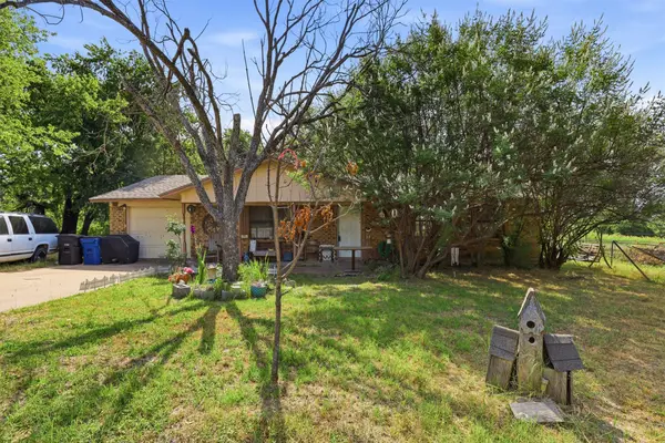 606 E Barton Street, Granbury, TX 76048