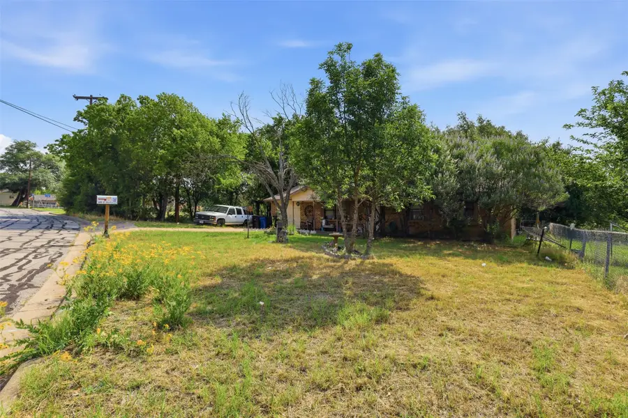 606 E Barton Street, Granbury, TX 76048 - #2
