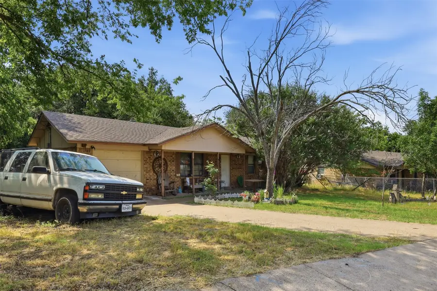 606 E Barton Street, Granbury, TX 76048 - #3