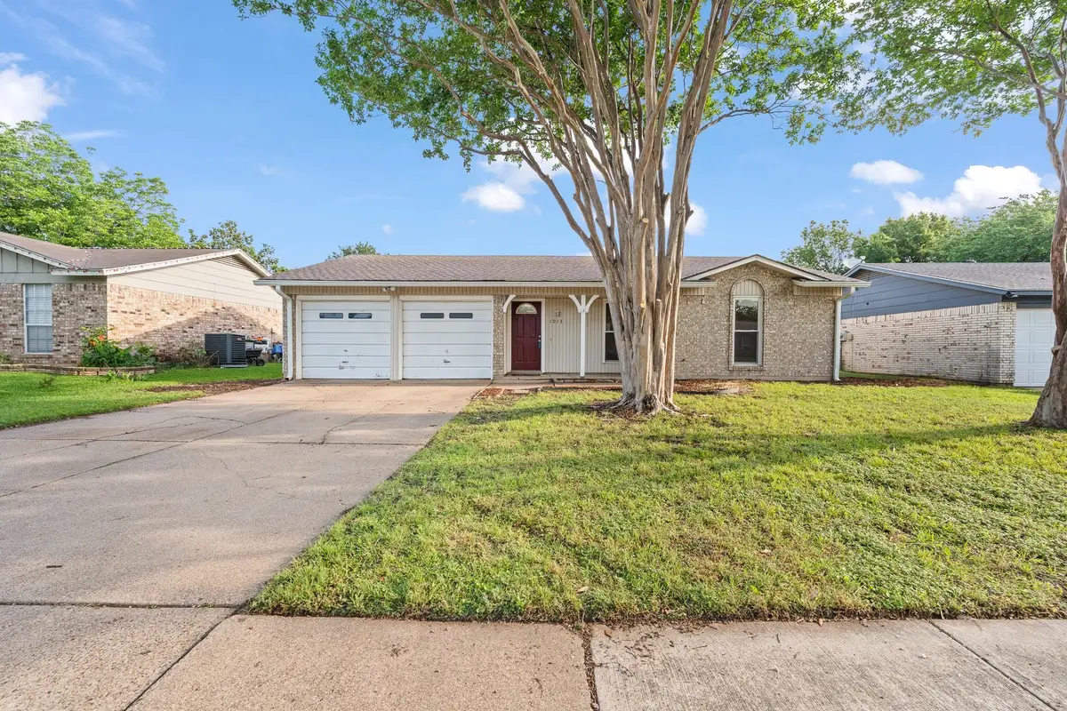1013 Waverly Drive, Arlington, TX 76015 - #1