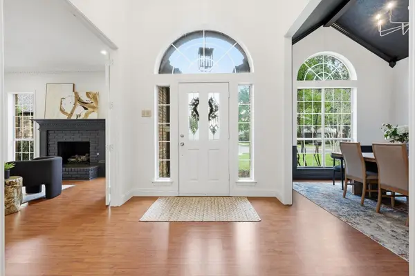 9017 Laredo Drive, Irving, TX 75063