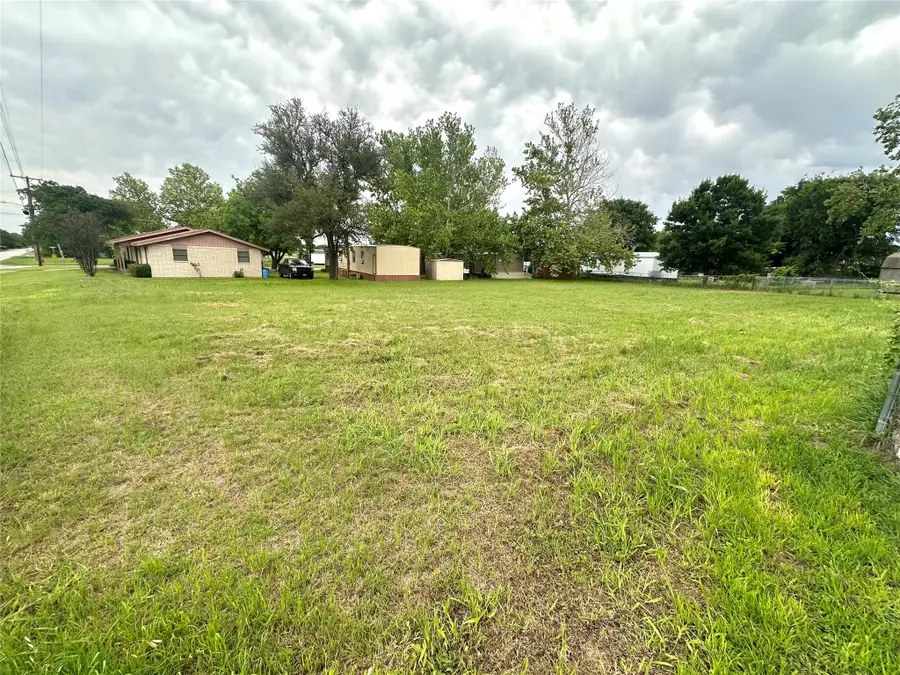 1204 E Highland Avenue, Comanche, TX 76442 - #2
