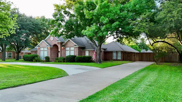 3105 Sunset Lane, Dalworthington Gardens, TX 76016