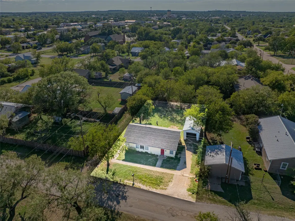 304 N Geneva Street, Breckenridge, TX 76424 - #1