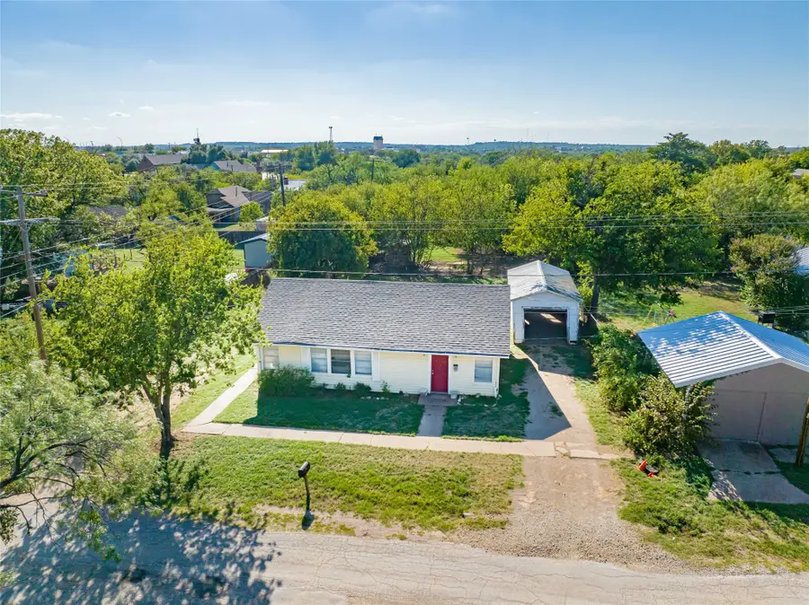 304 N Geneva Street, Breckenridge, TX 76424 - #2