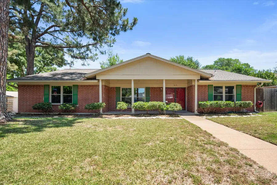815 Vail Drive, Arlington, TX 76012 - #2